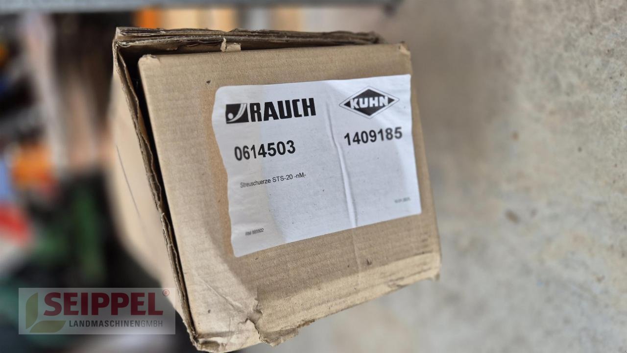 Sandstreuer & Salzstreuer of the type Rauch AXEO 18.1 Q HYDRO-CONTROL, Neumaschine in Groß-Umstadt (Picture 4)