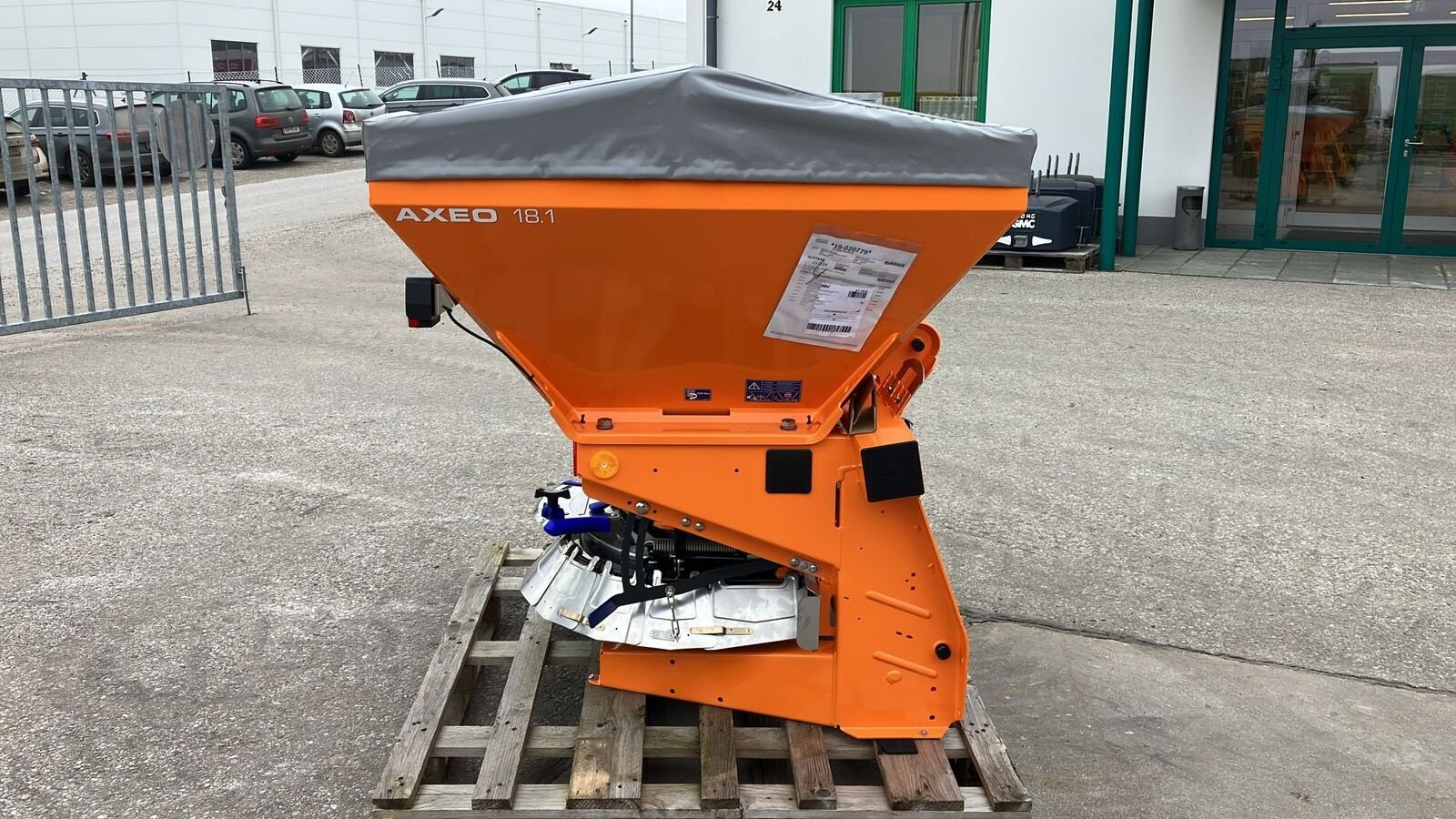 Sandstreuer & Salzstreuer des Typs Rauch AXEO 18.1 Winterdienststreuer, Neumaschine in Zwettl (Bild 4)