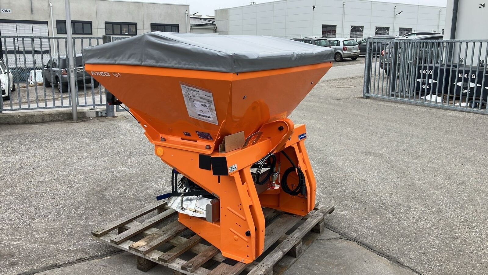 Sandstreuer & Salzstreuer des Typs Rauch AXEO 18.1 Winterdienststreuer, Neumaschine in Zwettl (Bild 2)