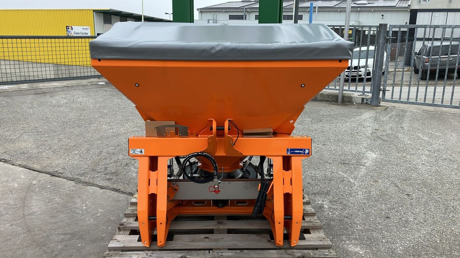 Sandstreuer & Salzstreuer des Typs Rauch AXEO 18.1 Winterdienststreuer, Neumaschine in Zwettl (Bild 3)