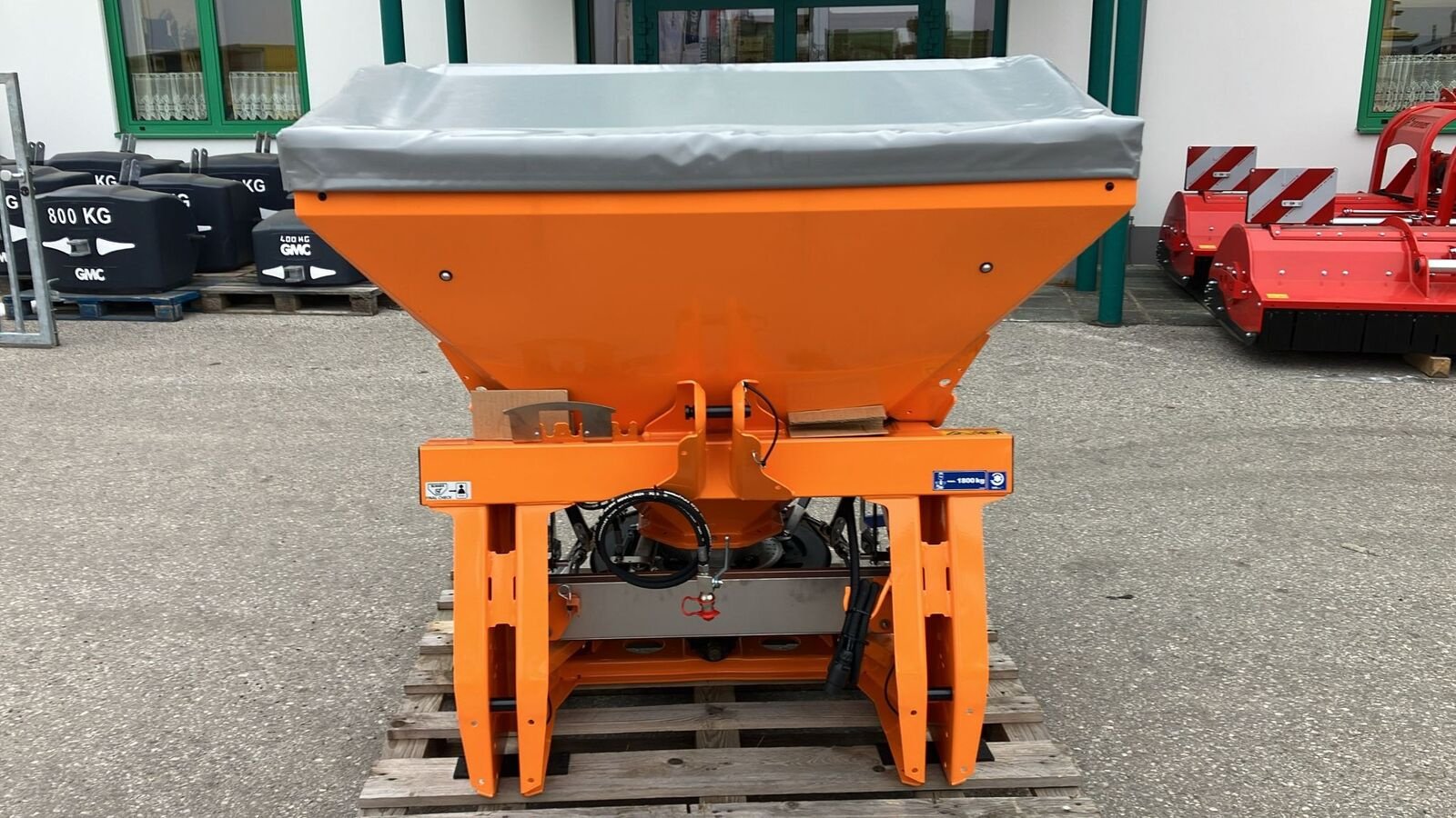 Sandstreuer & Salzstreuer des Typs Rauch AXEO 18.1 Winterdienststreuer, Neumaschine in Zwettl (Bild 5)