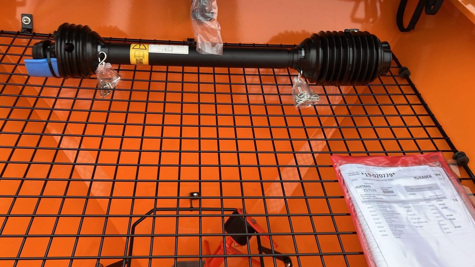 Sandstreuer & Salzstreuer des Typs Rauch AXEO 18.1 Winterdienststreuer, Neumaschine in Zwettl (Bild 4)