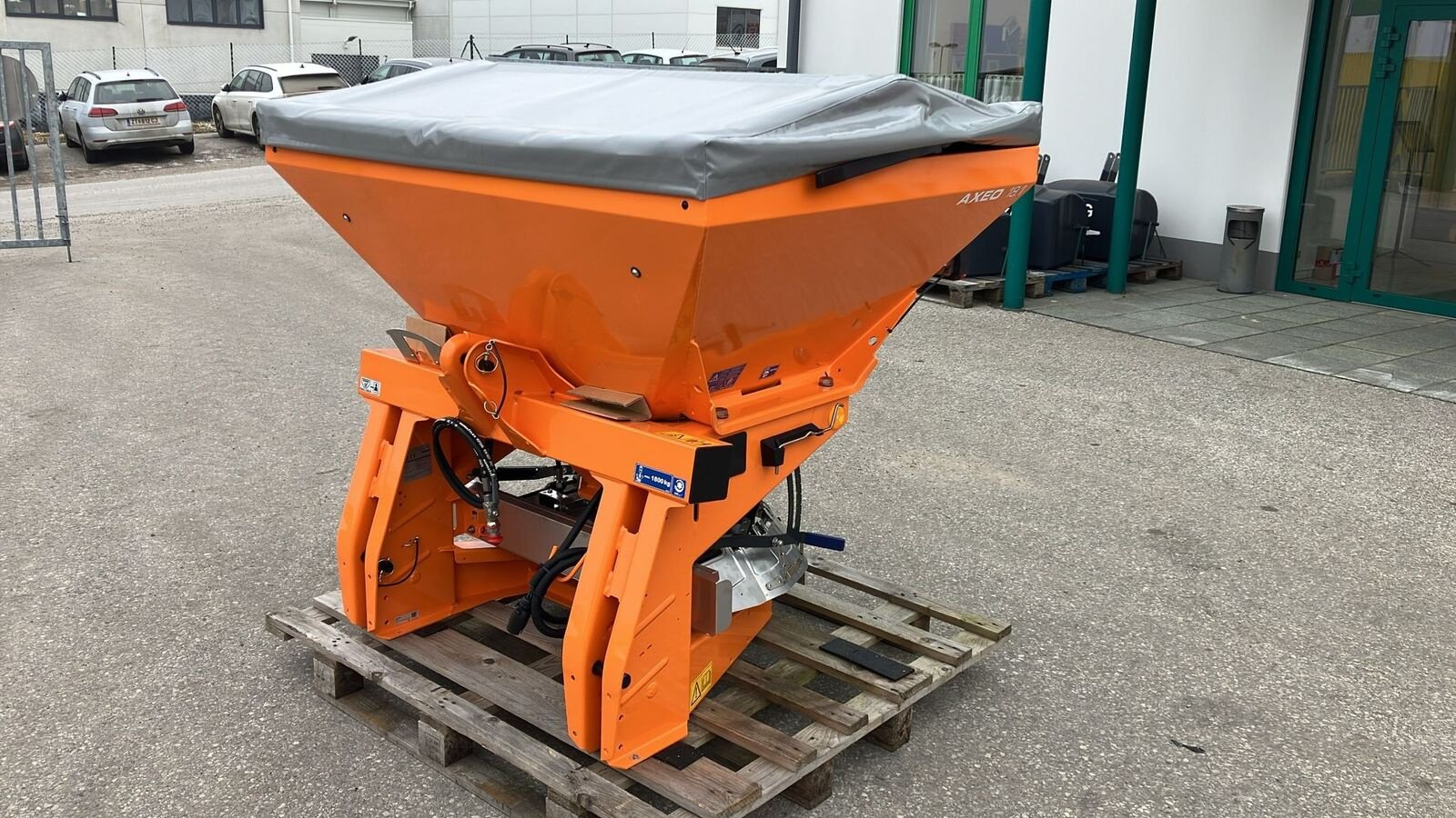 Sandstreuer & Salzstreuer des Typs Rauch AXEO 18.1 Winterdienststreuer, Neumaschine in Zwettl (Bild 6)