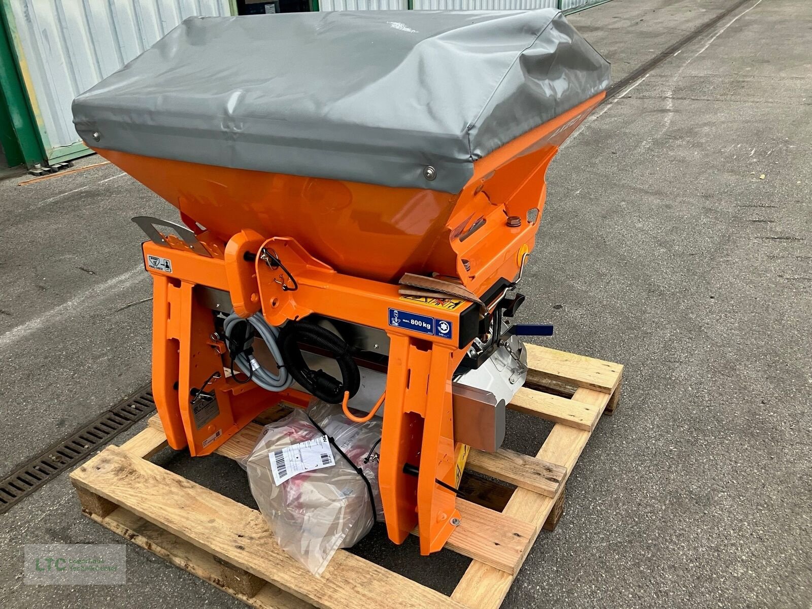 Sandstreuer & Salzstreuer типа Rauch AXEO 2.1 Salzstreuer mit Computer, Neumaschine в Herzogenburg (Фотография 1)