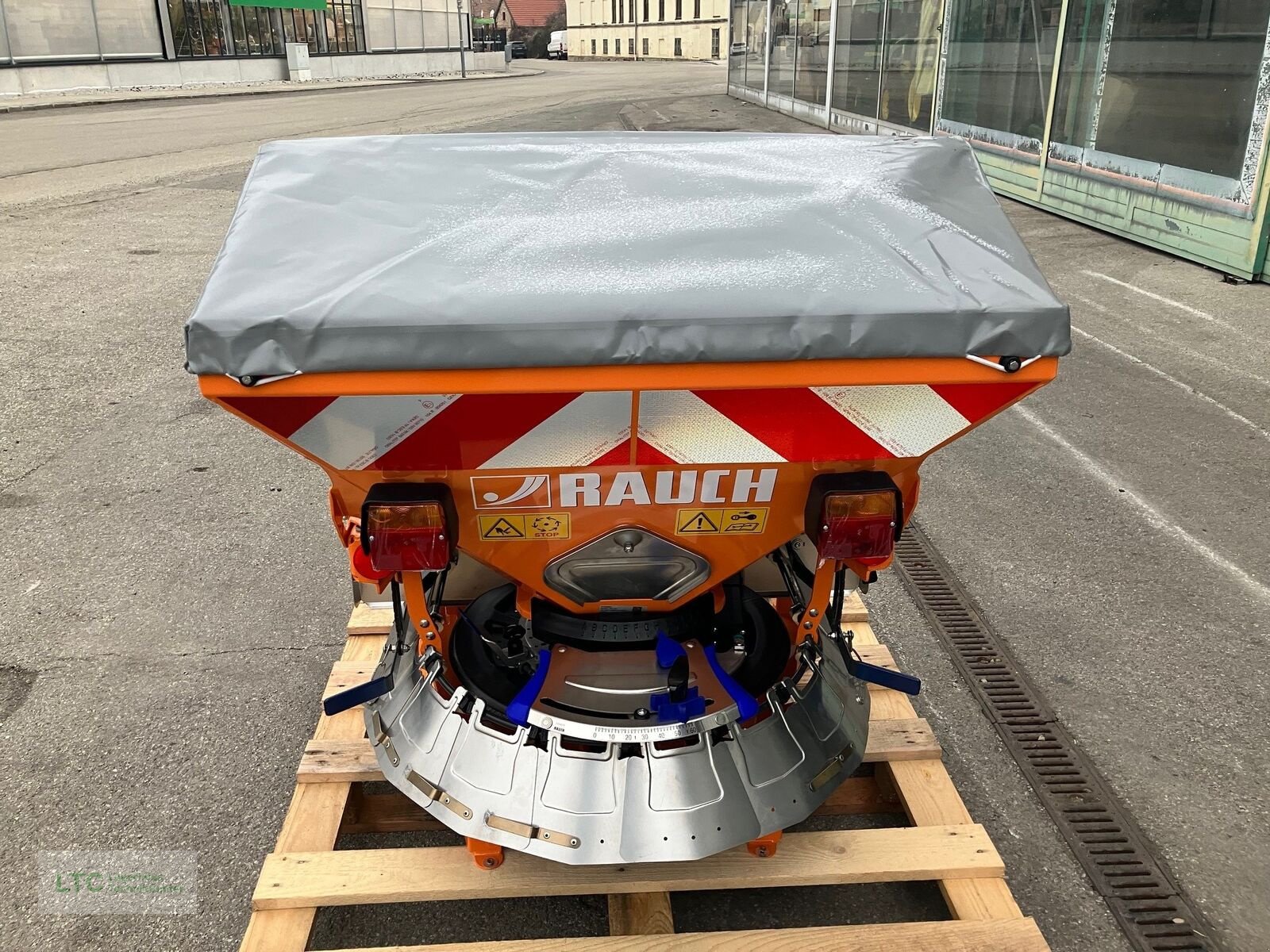 Sandstreuer & Salzstreuer типа Rauch AXEO 2.1 Salzstreuer mit Computer, Neumaschine в Herzogenburg (Фотография 8)