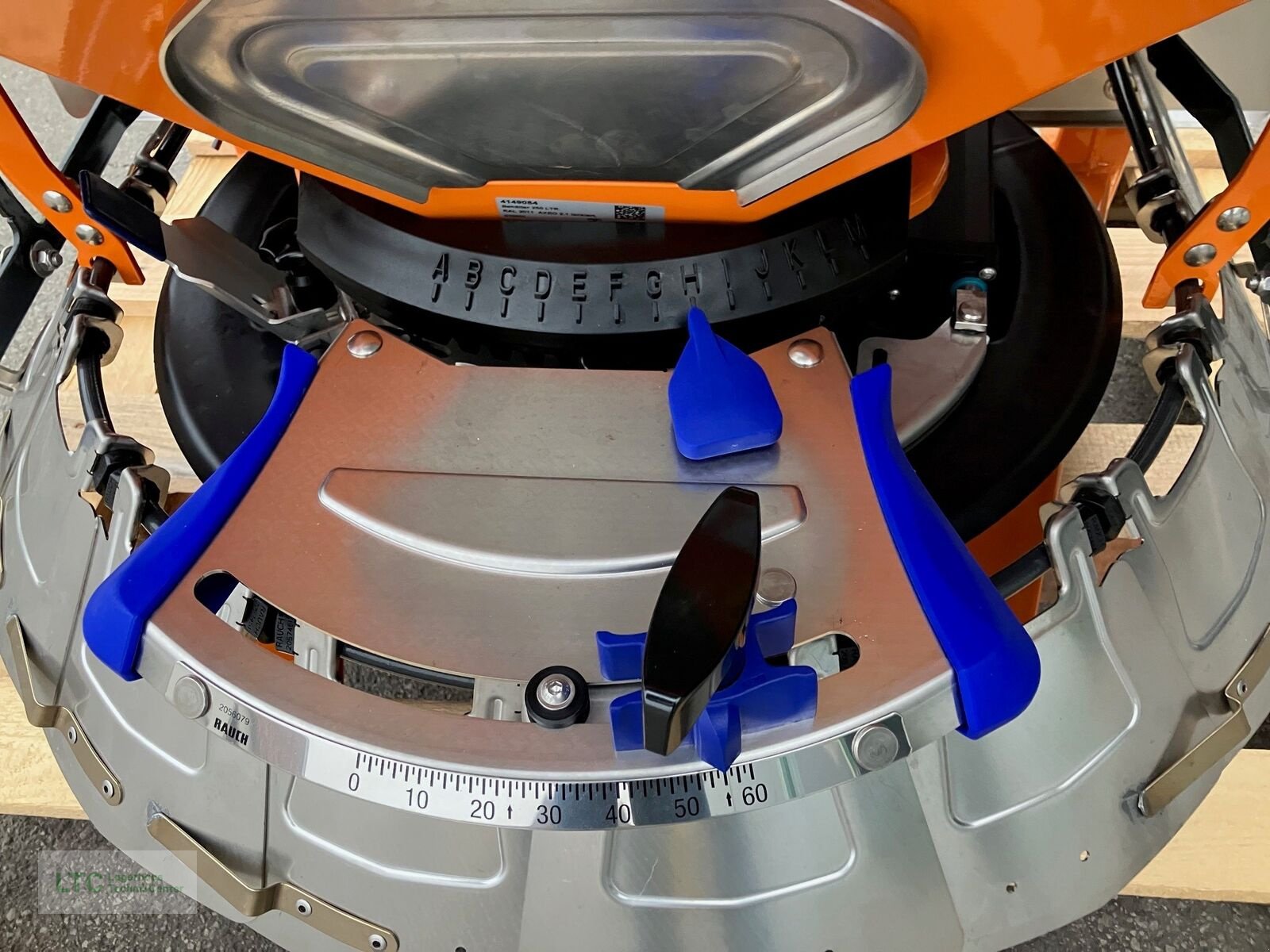 Sandstreuer & Salzstreuer типа Rauch AXEO 2.1 Salzstreuer mit Computer, Neumaschine в Herzogenburg (Фотография 10)