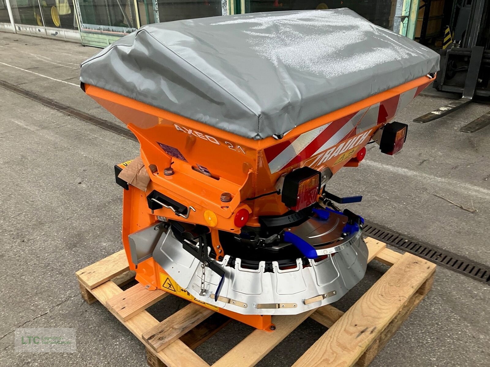 Sandstreuer & Salzstreuer типа Rauch AXEO 2.1 Salzstreuer mit Computer, Neumaschine в Herzogenburg (Фотография 4)