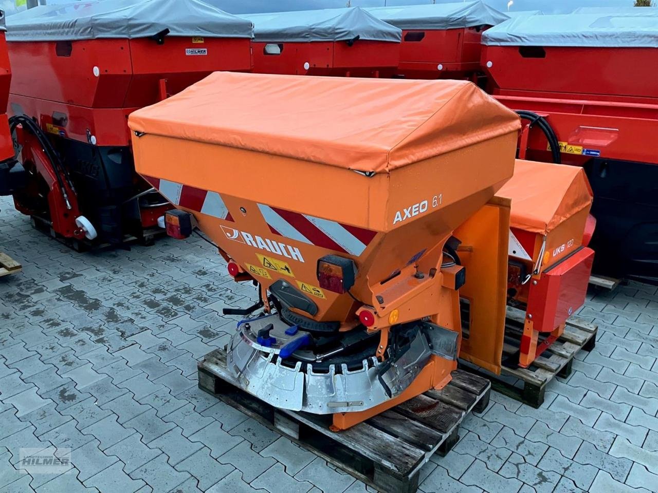 Sandstreuer & Salzstreuer des Typs Rauch Axeo 6.1, Neumaschine in Moringen (Bild 1)