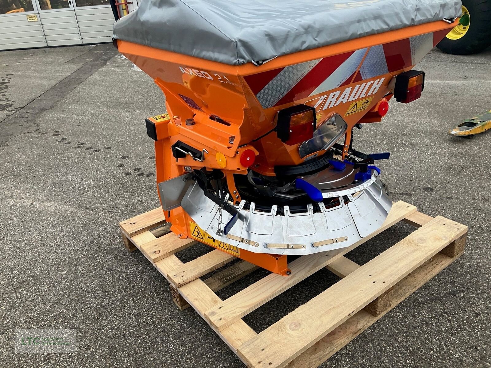 Sandstreuer & Salzstreuer типа Rauch AXEO2.1H, Neumaschine в Herzogenburg (Фотография 3)