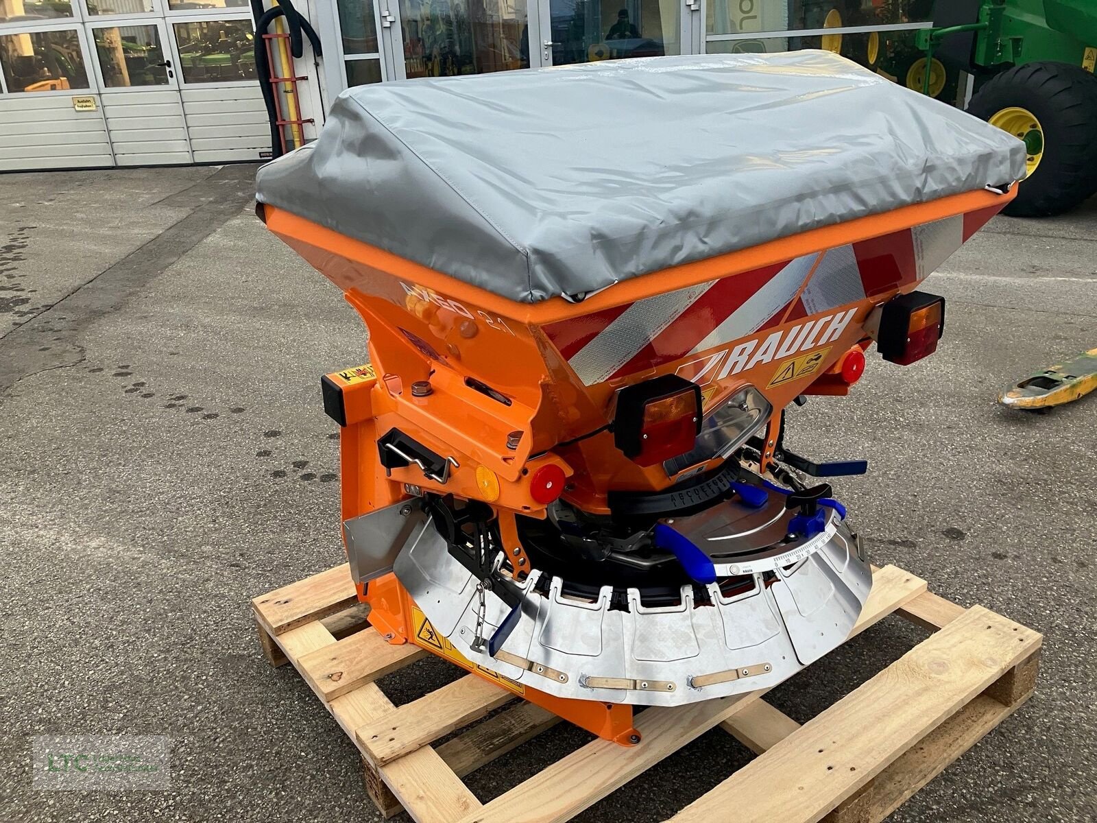 Sandstreuer & Salzstreuer типа Rauch AXEO2.1H, Neumaschine в Herzogenburg (Фотография 2)