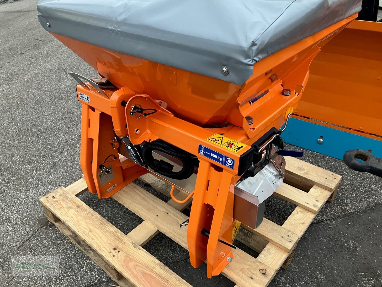 Sandstreuer & Salzstreuer типа Rauch AXEO2.1H, Neumaschine в Herzogenburg (Фотография 1)