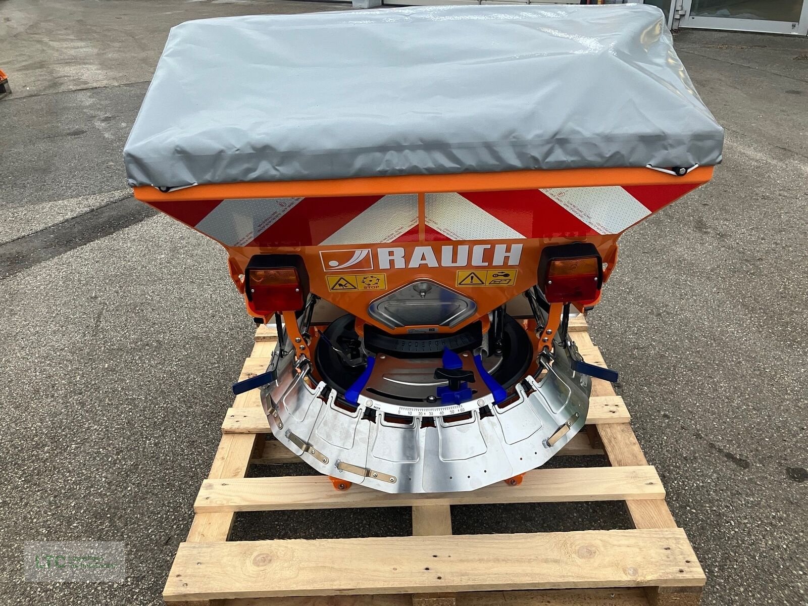 Sandstreuer & Salzstreuer типа Rauch AXEO2.1H, Neumaschine в Herzogenburg (Фотография 7)