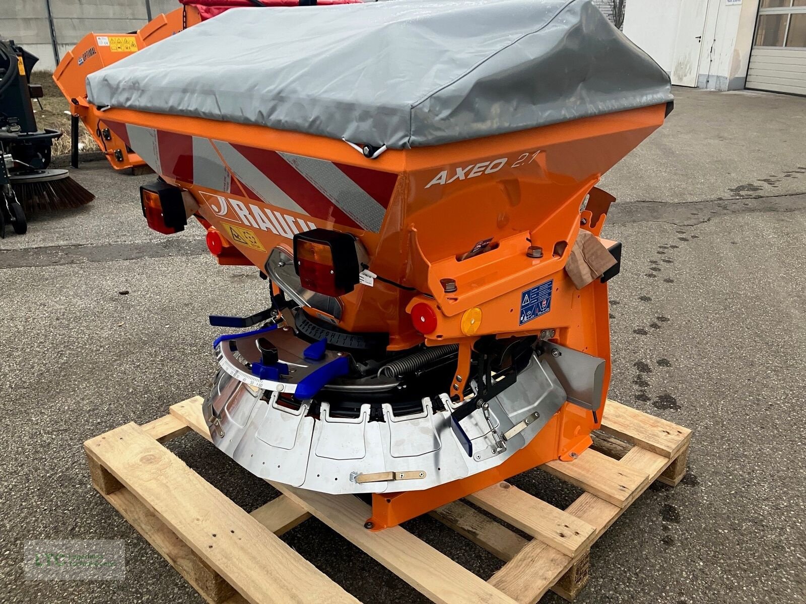 Sandstreuer & Salzstreuer типа Rauch AXEO2.1H, Neumaschine в Herzogenburg (Фотография 10)