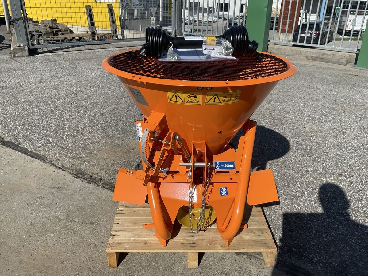 Sandstreuer & Salzstreuer des Typs Rauch Kommunal SA 121, Neumaschine in Zwettl (Bild 5)