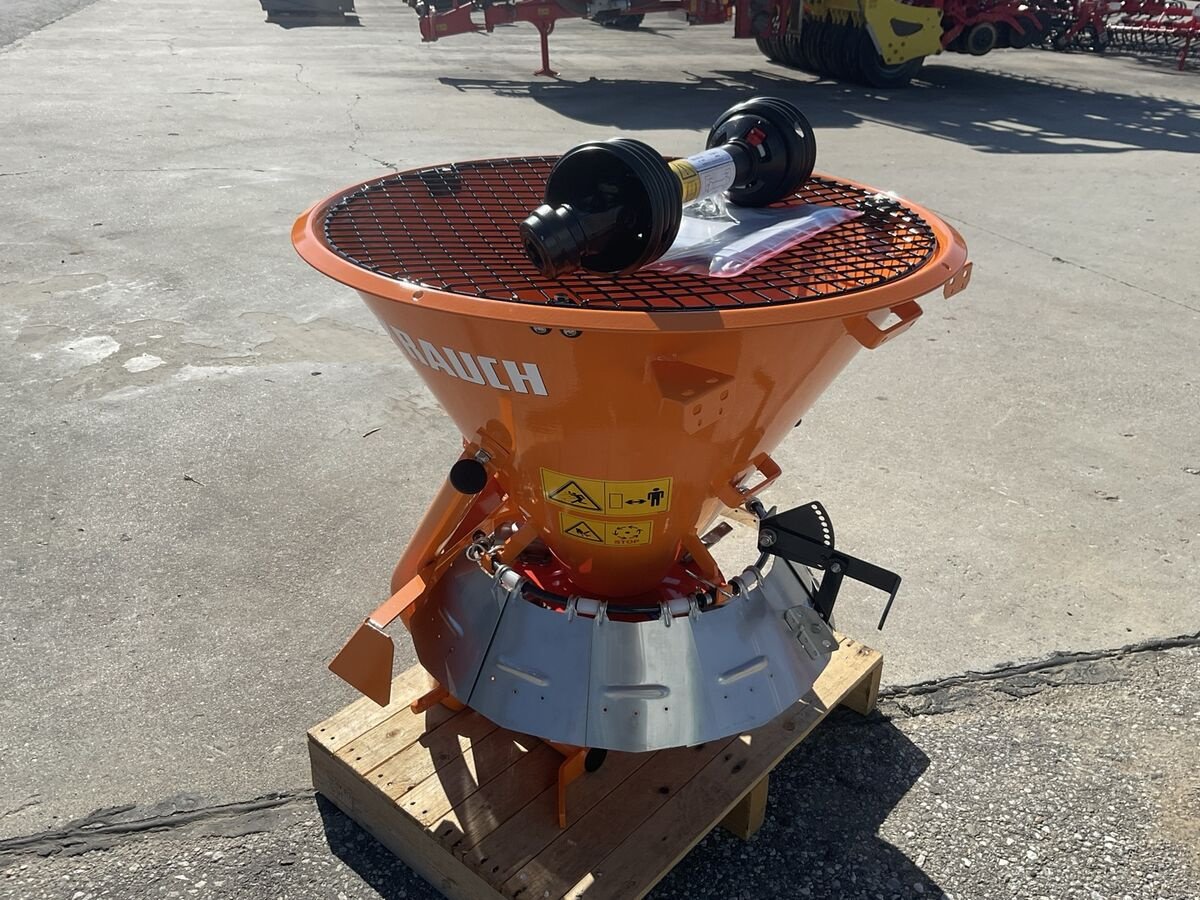 Sandstreuer & Salzstreuer des Typs Rauch Kommunal SA 121, Neumaschine in Zwettl (Bild 4)