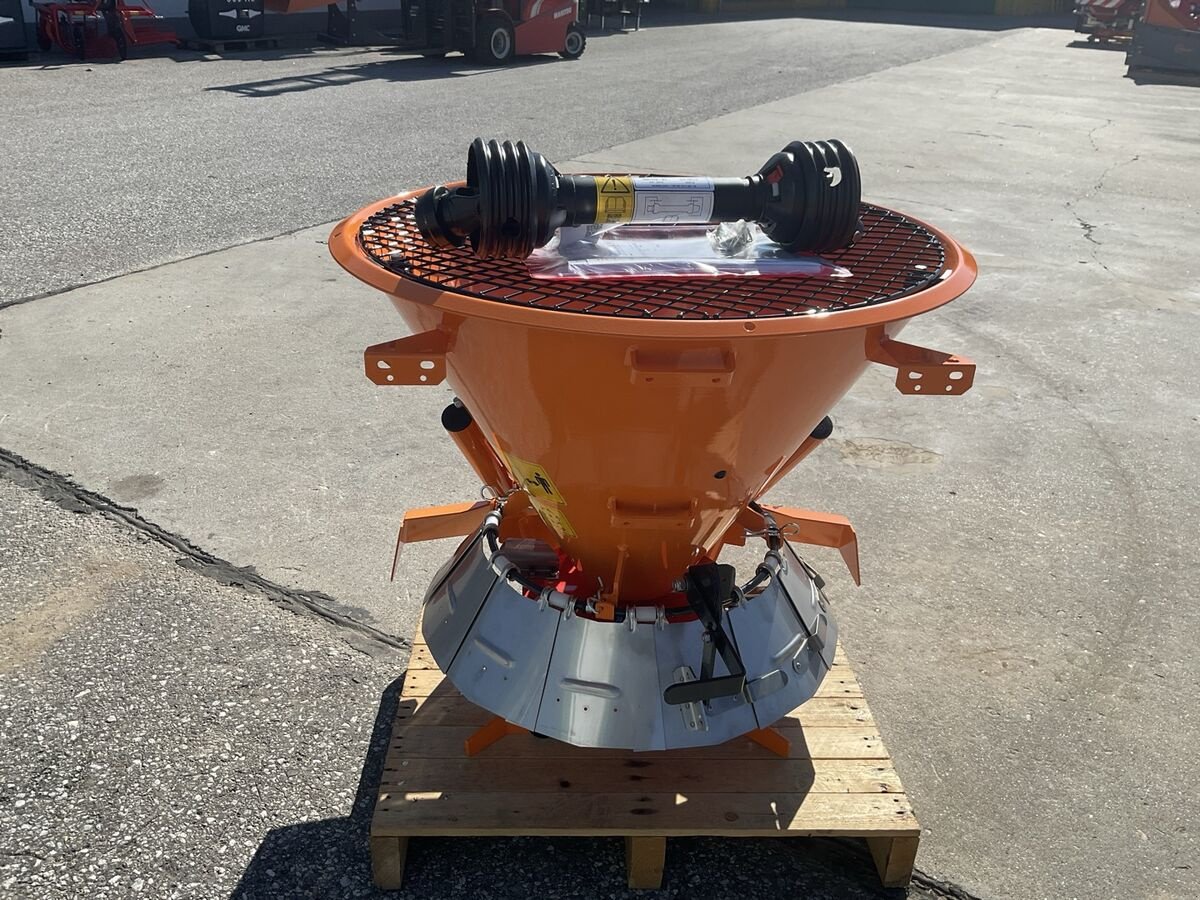 Sandstreuer & Salzstreuer des Typs Rauch Kommunal SA 121, Neumaschine in Zwettl (Bild 8)