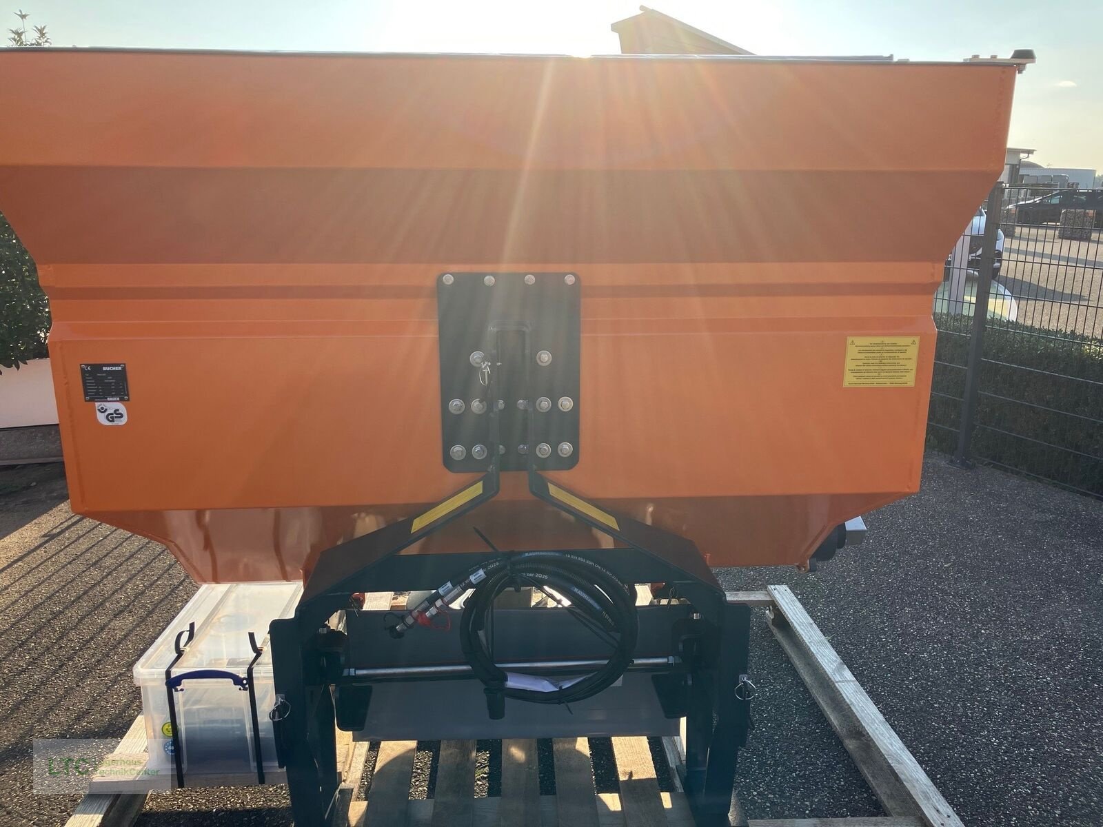 Sandstreuer & Salzstreuer des Typs Rauch Rauch Taxon 30.1, Neumaschine in Korneuburg (Bild 5)