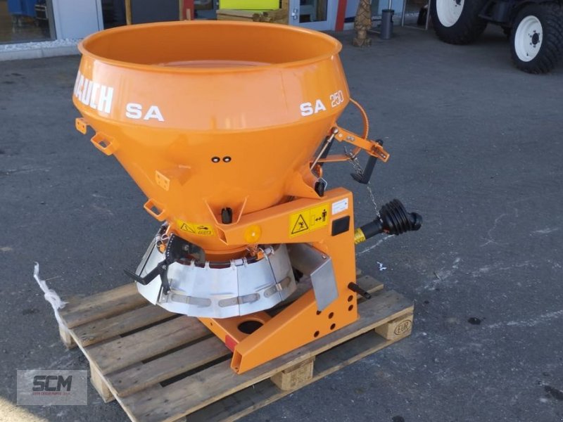 Sandstreuer & Salzstreuer of the type Rauch SA 250, Neumaschine in St. Marein (Picture 1)