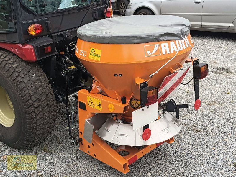 Sandstreuer & Salzstreuer des Typs Rauch SA 250, Neumaschine in Tegernbach (Bild 1)