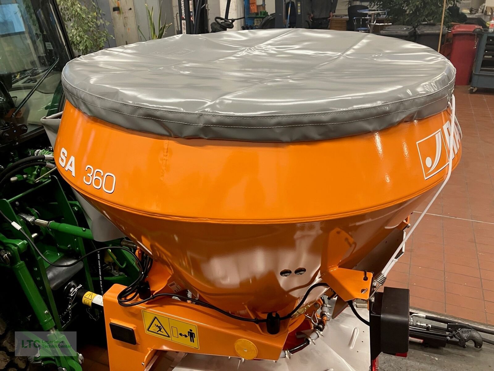 Sandstreuer & Salzstreuer типа Rauch SA 360, Neumaschine в Herzogenburg (Фотография 8)