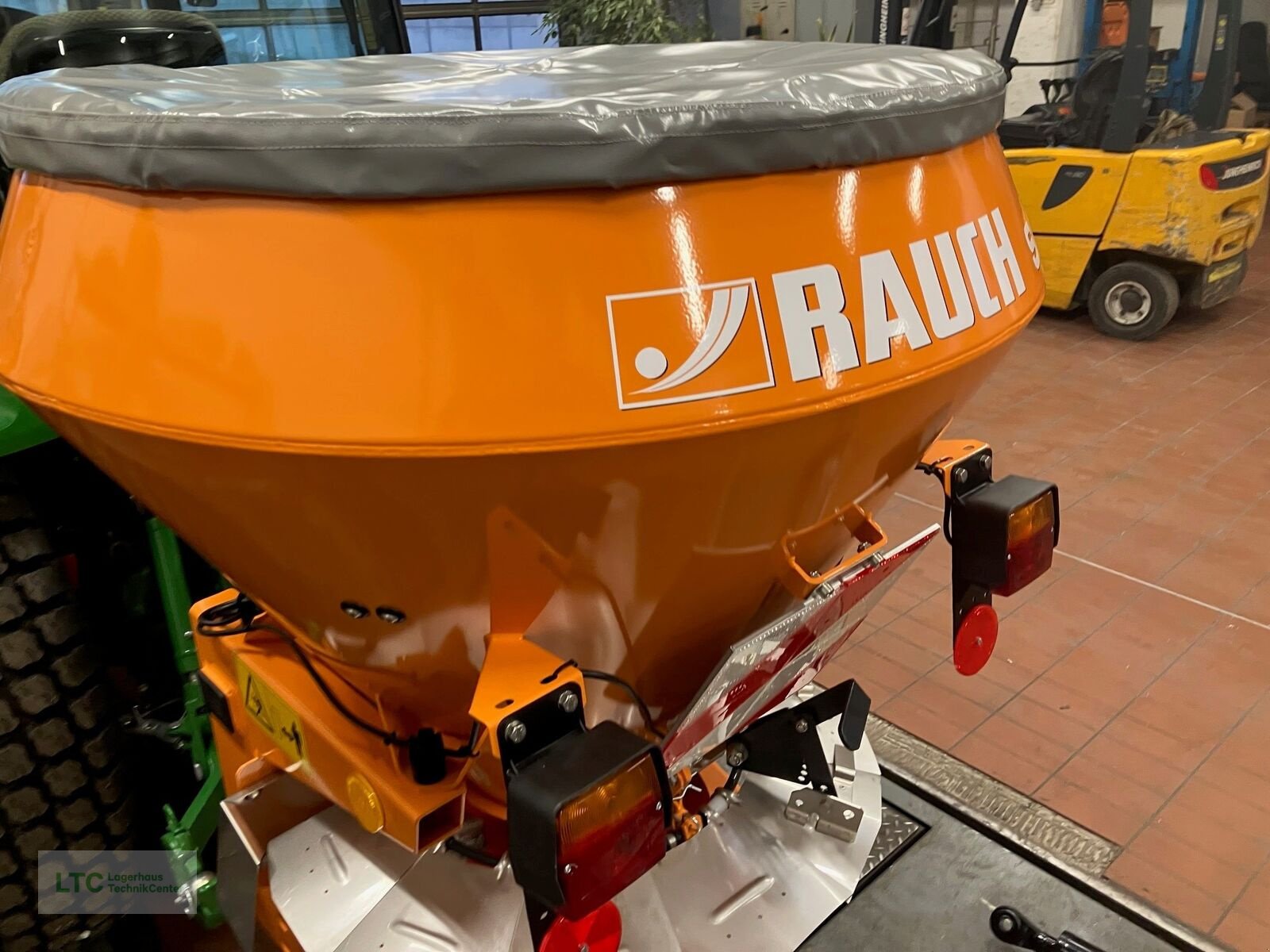 Sandstreuer & Salzstreuer типа Rauch SA 360, Neumaschine в Herzogenburg (Фотография 1)