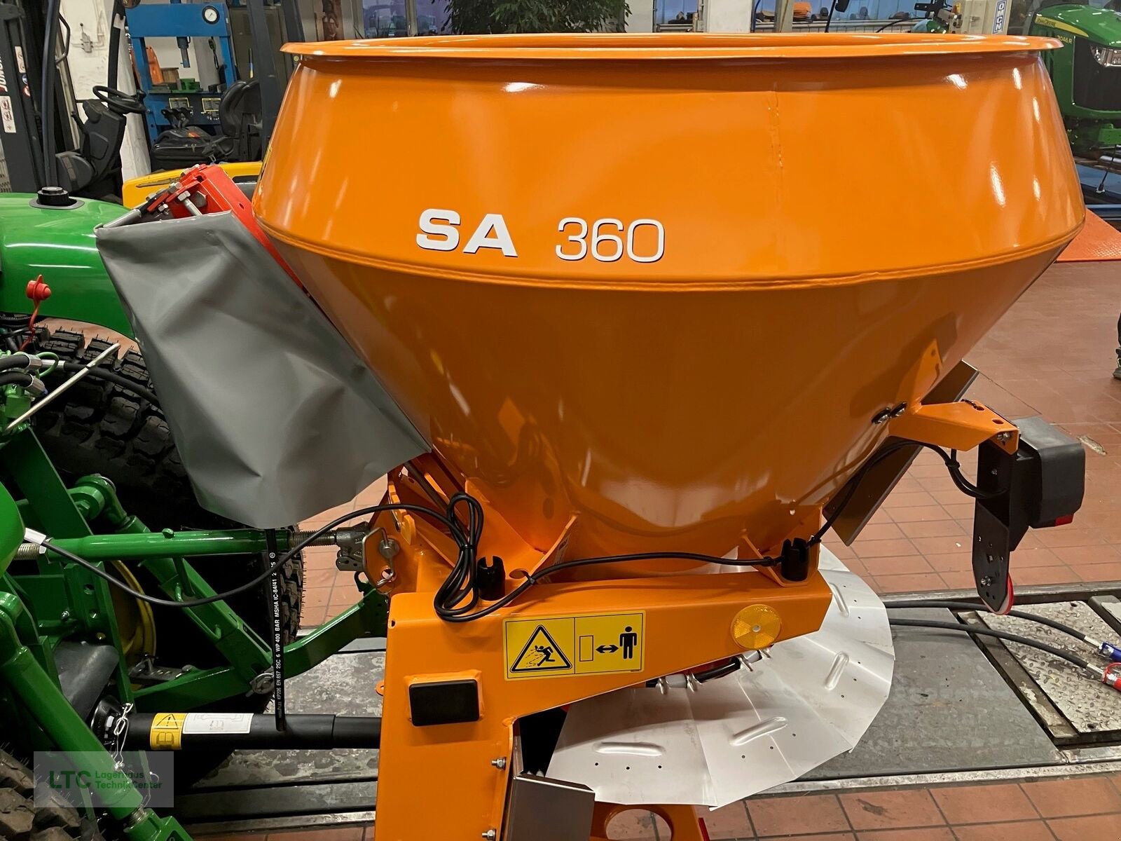 Sandstreuer & Salzstreuer типа Rauch SA 360, Neumaschine в Herzogenburg (Фотография 5)