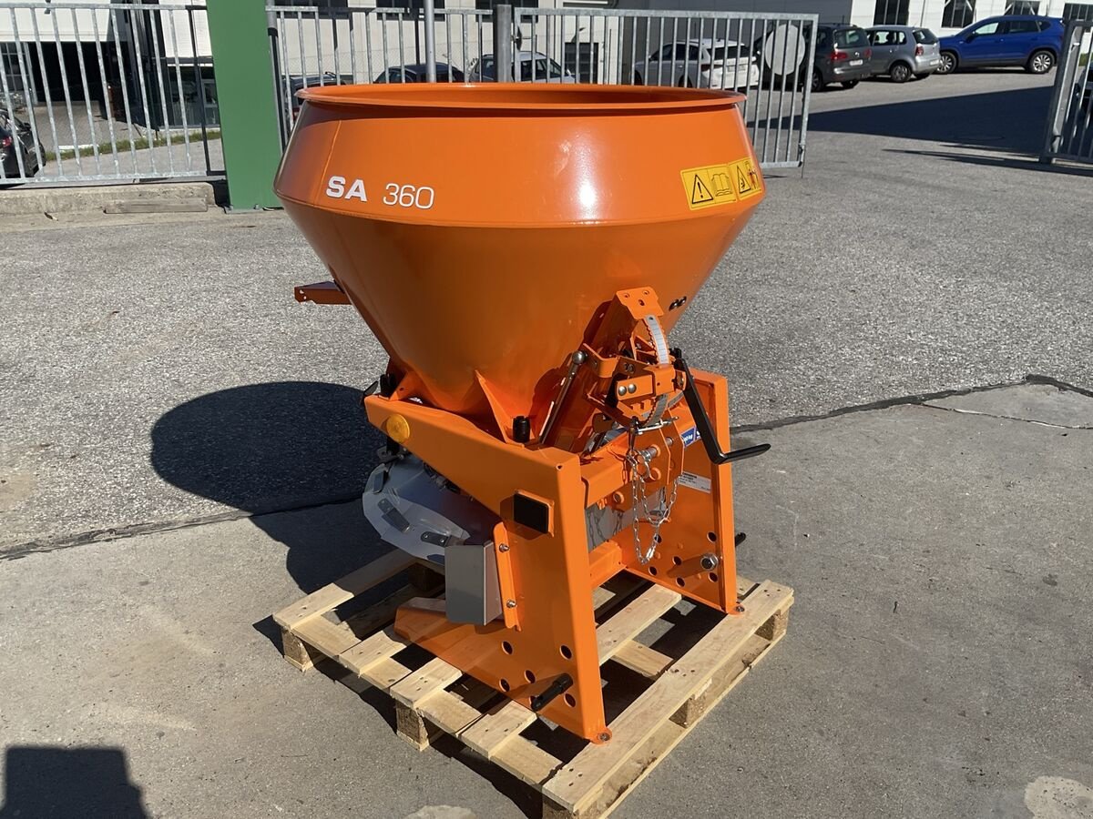 Sandstreuer & Salzstreuer des Typs Rauch SA 360, Neumaschine in Zwettl (Bild 2)