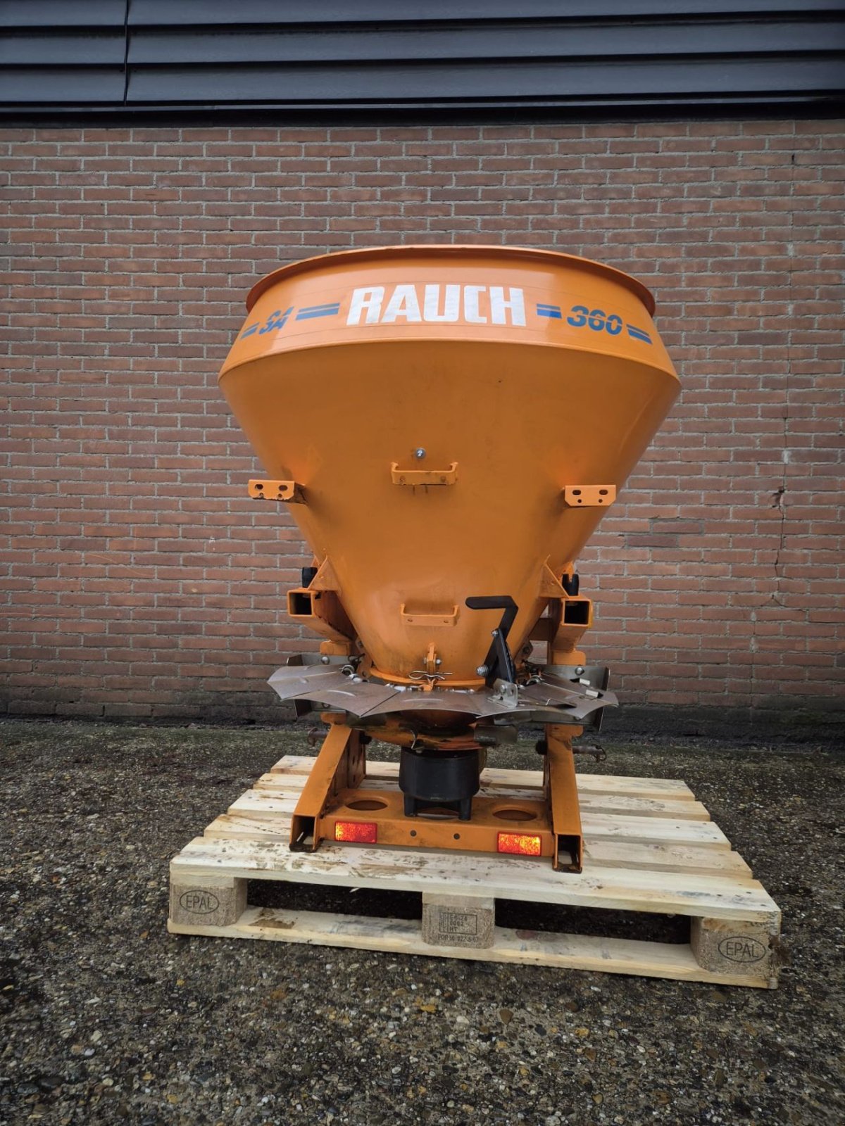 Sandstreuer & Salzstreuer des Typs Rauch SA360, Gebrauchtmaschine in Maartensdijk (Bild 2)