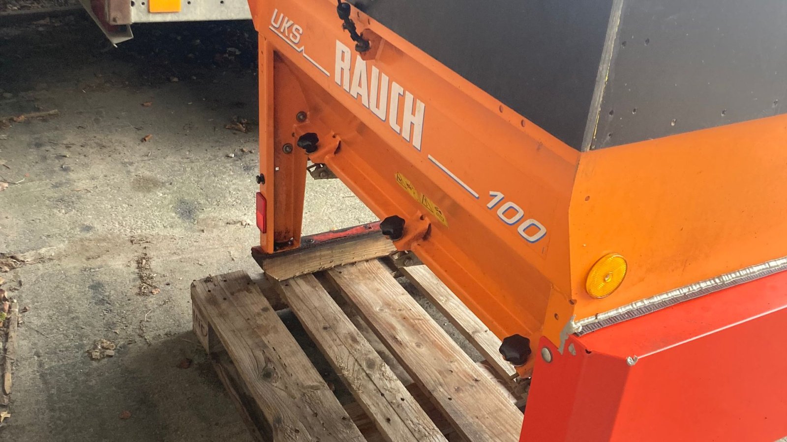 Sandstreuer & Salzstreuer от тип Rauch UKS 100, Gebrauchtmaschine в Sabro (Снимка 4)