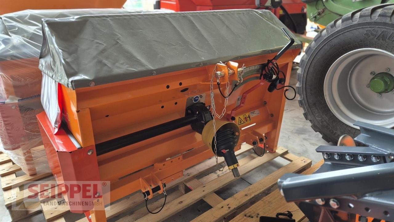 Sandstreuer & Salzstreuer des Typs Rauch UKS 120 Kastenstreuer, Neumaschine in Groß-Umstadt (Bild 1)