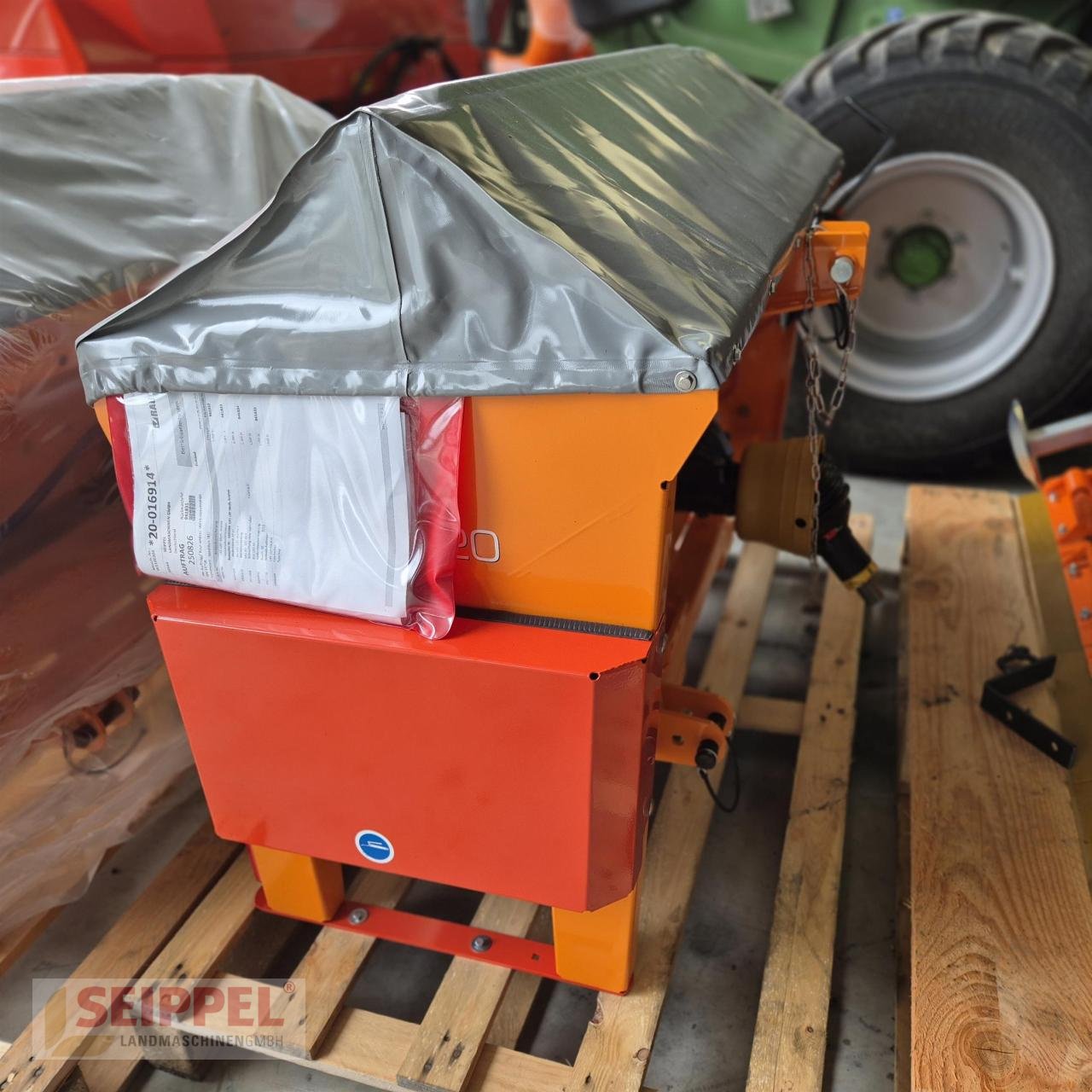 Sandstreuer & Salzstreuer des Typs Rauch UKS 120 Kastenstreuer, Neumaschine in Groß-Umstadt (Bild 5)