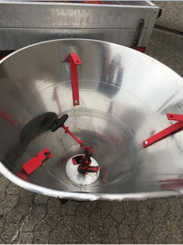 Sandstreuer & Salzstreuer of the type Rondini Sonstiges, Gebrauchtmaschine in Helsinge (Picture 3)