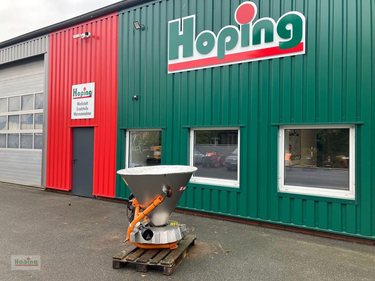 Sandstreuer & Salzstreuer des Typs Saphir PES 300 Profi, Neumaschine in Bakum (Bild 1)