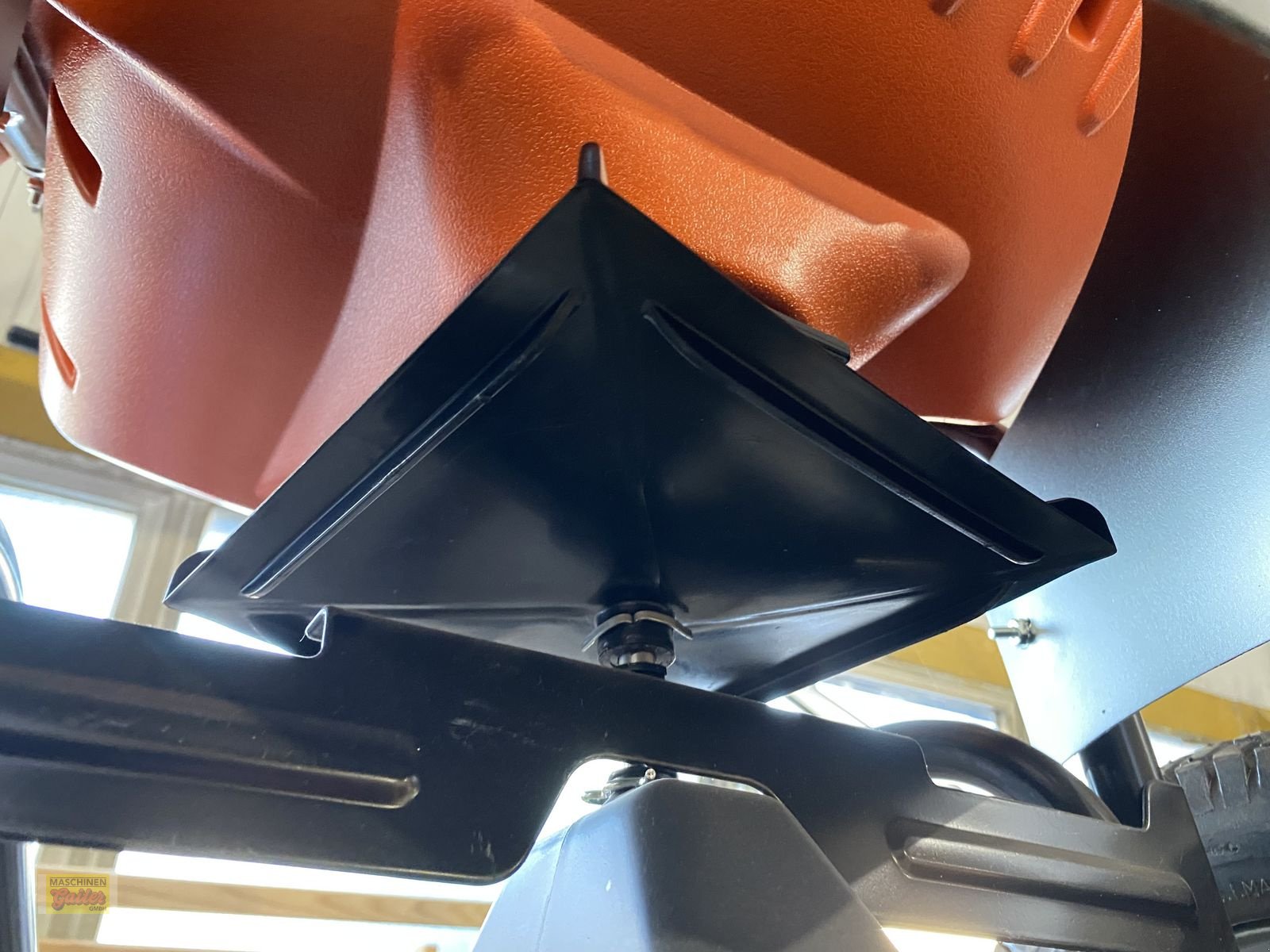 Sandstreuer & Salzstreuer of the type Sonstige AGRI FAB Mechanischisches Streugerät mit Plane, Neumaschine in Kötschach (Picture 8)