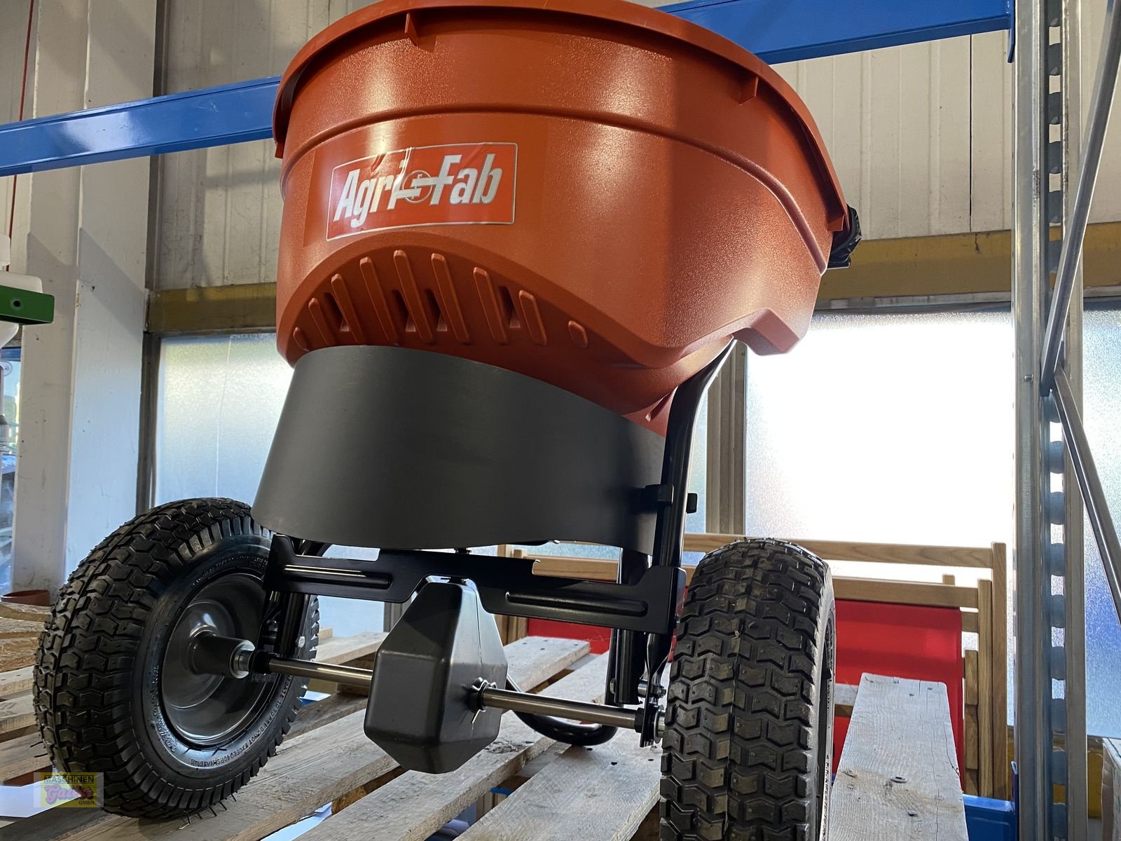 Sandstreuer & Salzstreuer of the type Sonstige AGRI FAB Mechanischisches Streugerät mit Plane, Neumaschine in Kötschach (Picture 7)