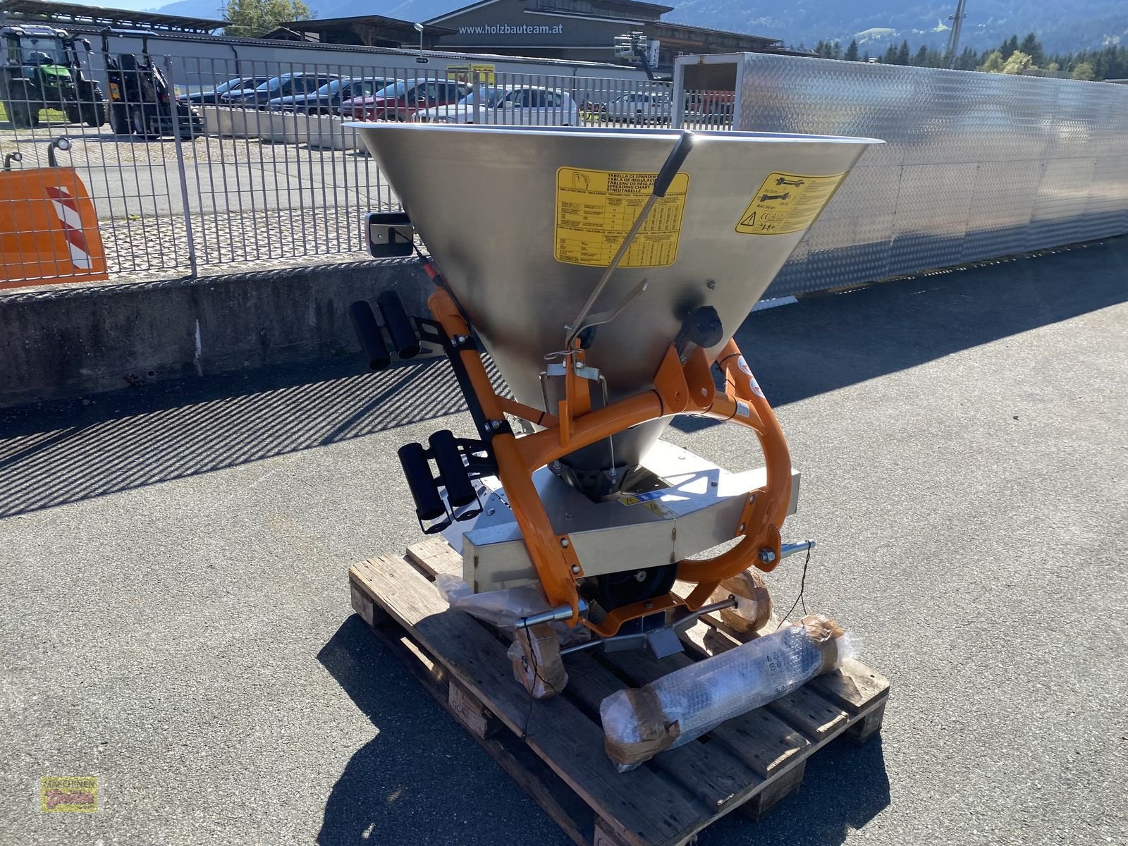 Sandstreuer & Salzstreuer des Typs Sonstige Cosmo P Pro 300 Tellerstreuer aus Edelstahl, Neumaschine in Kötschach (Bild 7)