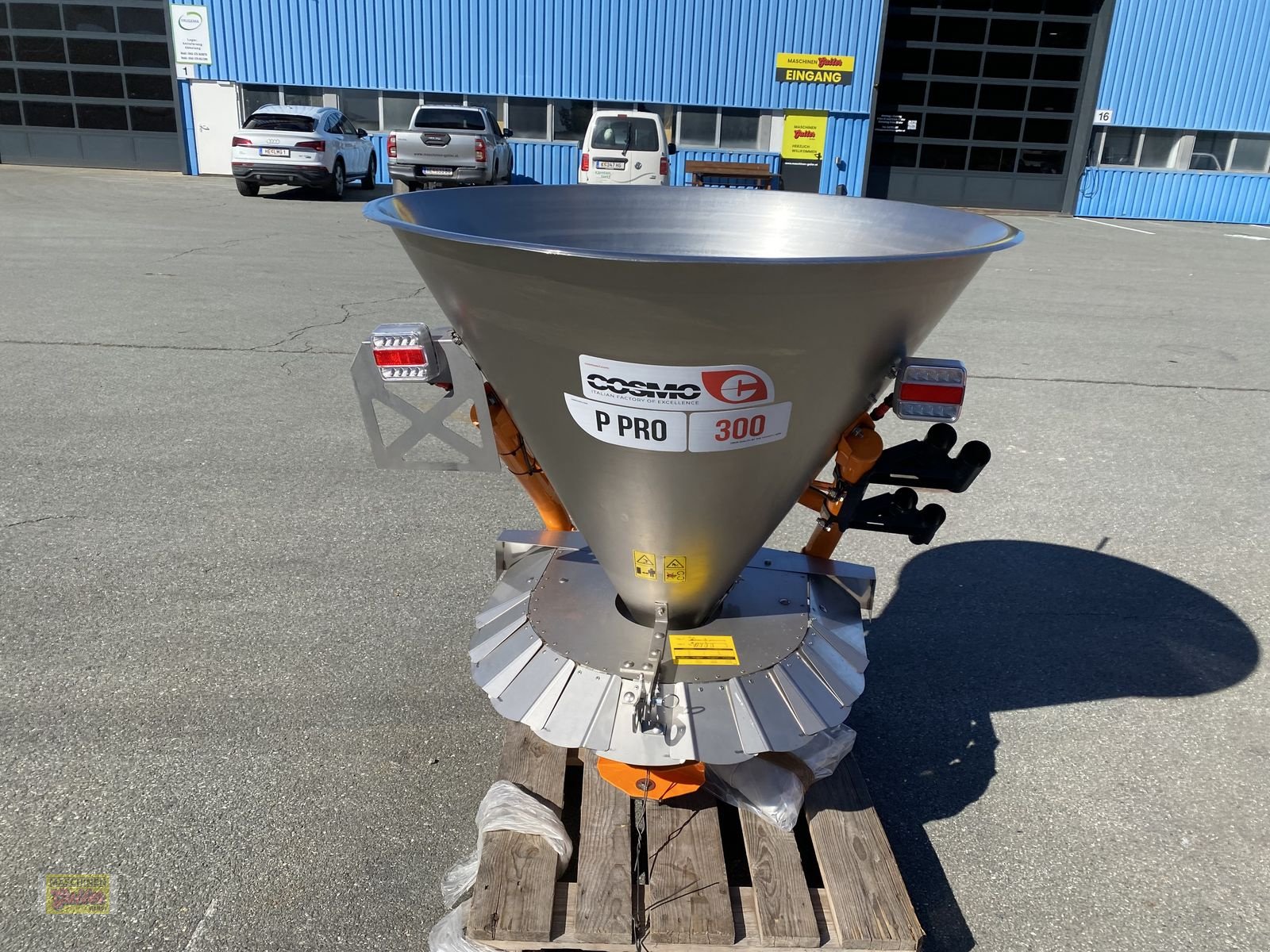 Sandstreuer & Salzstreuer des Typs Sonstige Cosmo P Pro 300 Tellerstreuer aus Edelstahl, Neumaschine in Kötschach (Bild 14)