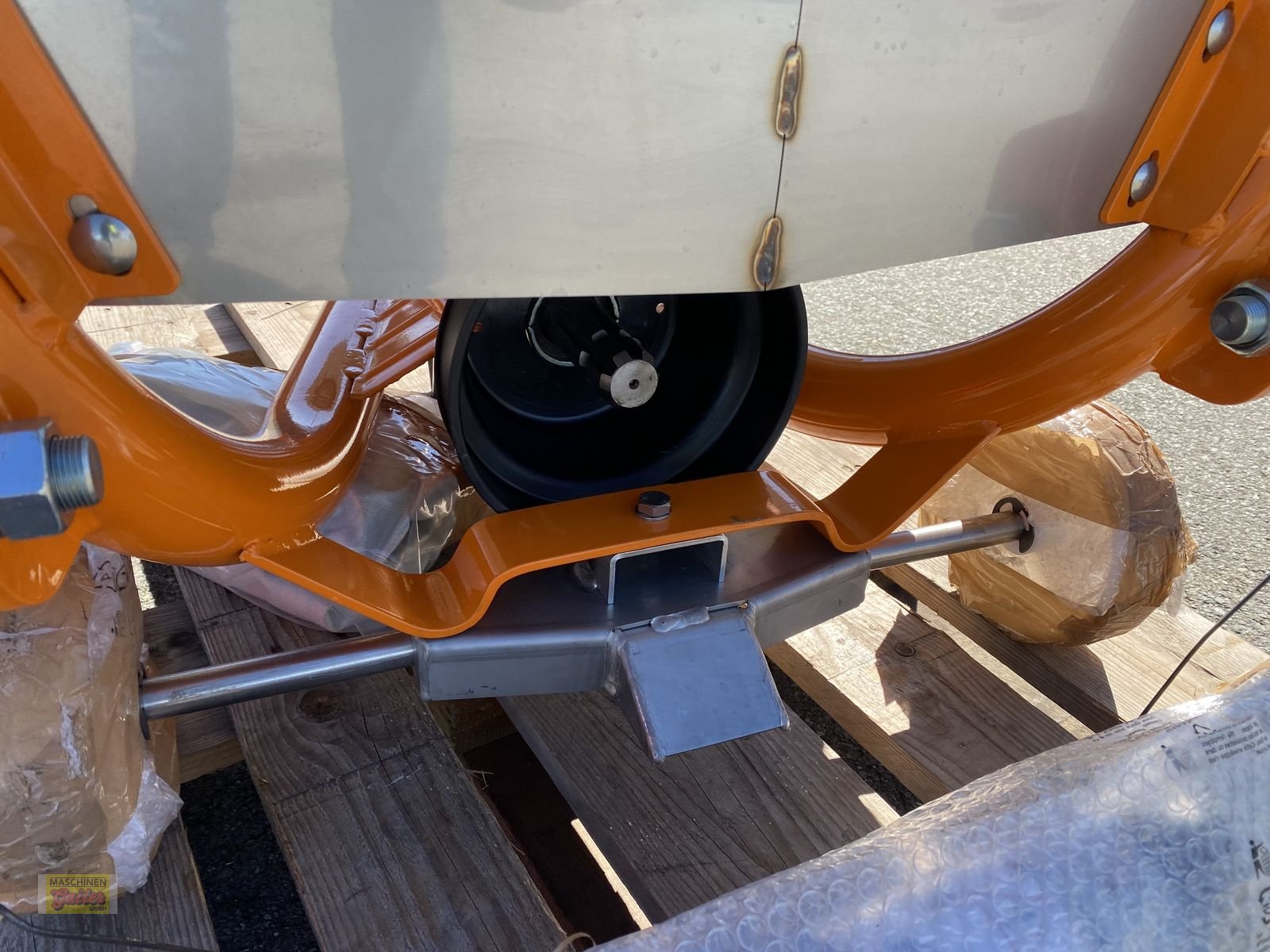 Sandstreuer & Salzstreuer des Typs Sonstige Cosmo P Pro 300 Tellerstreuer aus Edelstahl, Neumaschine in Kötschach (Bild 29)