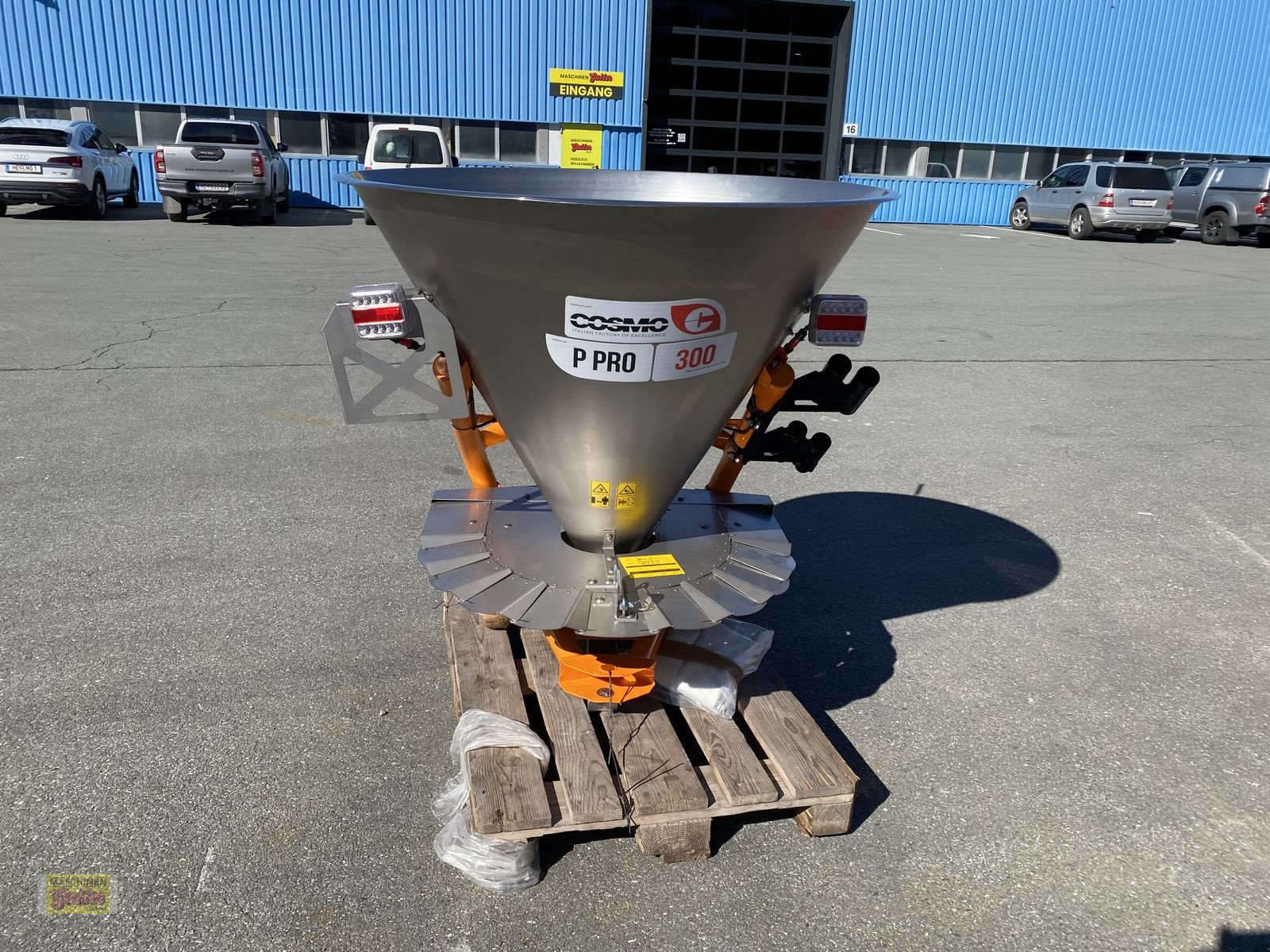 Sandstreuer & Salzstreuer des Typs Sonstige Cosmo P Pro 300 Tellerstreuer aus Edelstahl, Neumaschine in Kötschach (Bild 1)