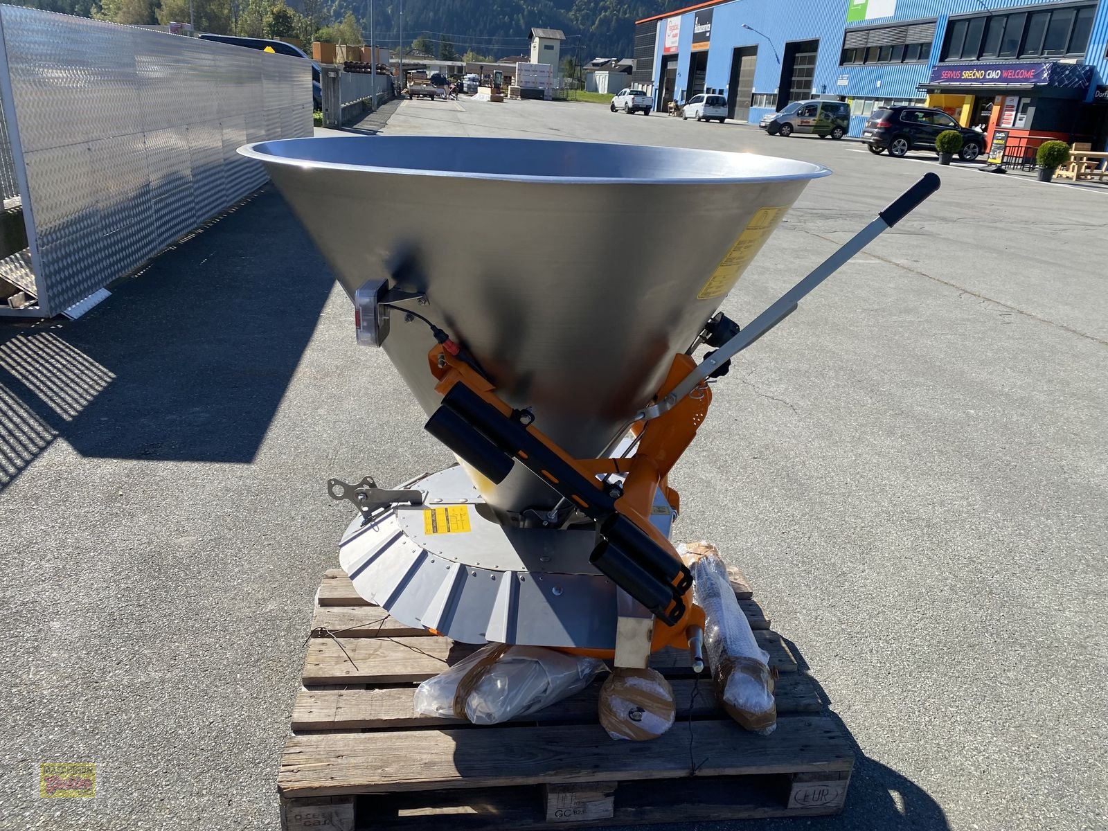 Sandstreuer & Salzstreuer des Typs Sonstige Cosmo P Pro 300 Tellerstreuer aus Edelstahl, Neumaschine in Kötschach (Bild 10)