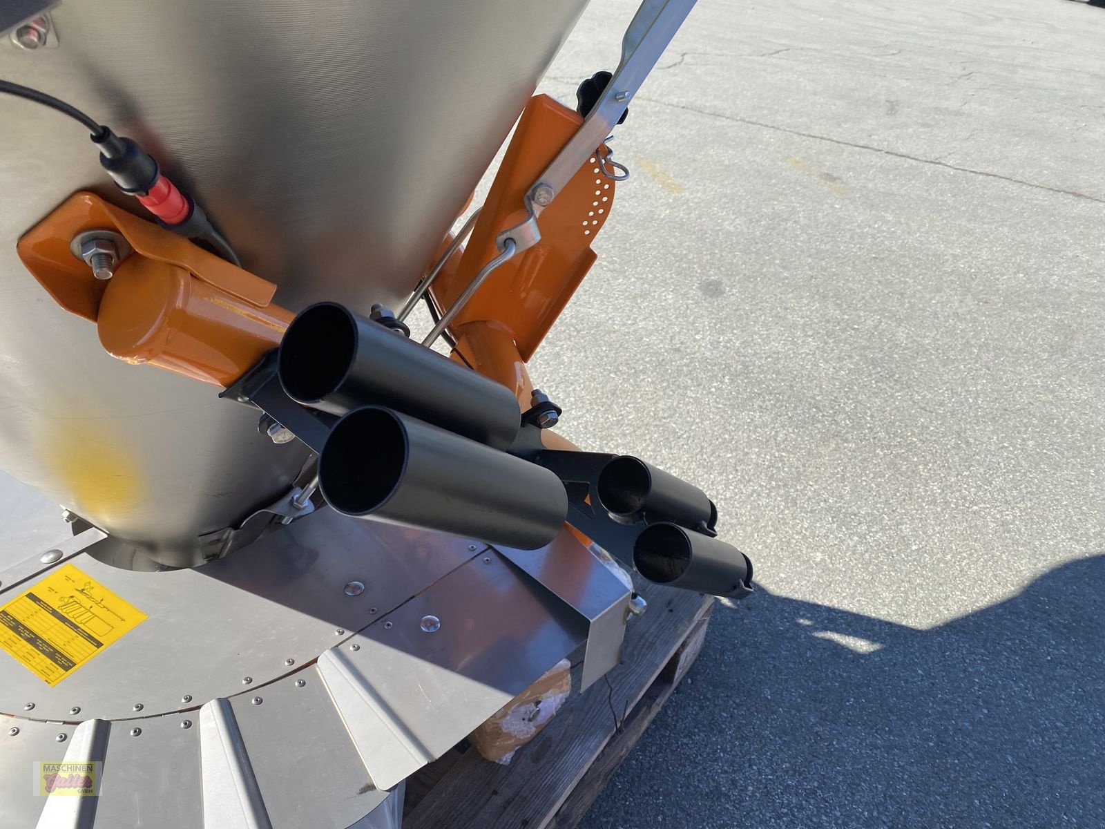 Sandstreuer & Salzstreuer des Typs Sonstige Cosmo P Pro 300 Tellerstreuer aus Edelstahl, Neumaschine in Kötschach (Bild 25)