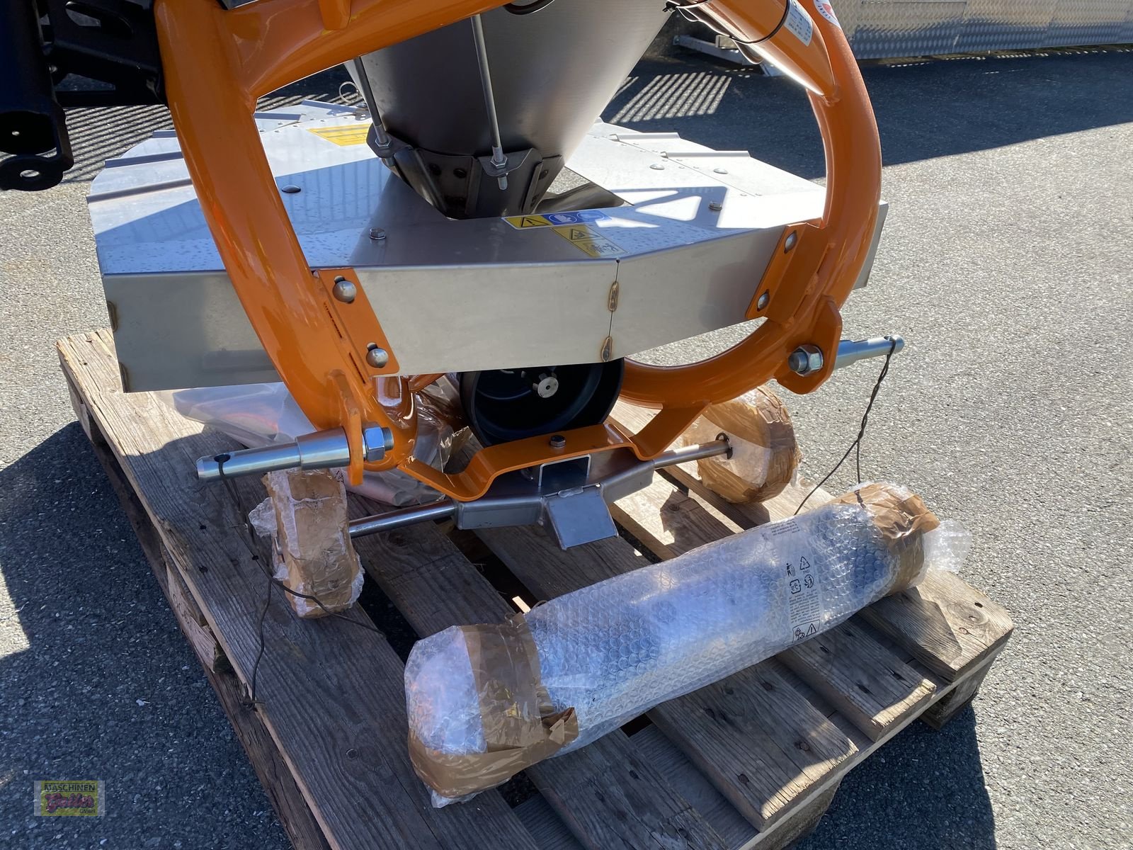 Sandstreuer & Salzstreuer des Typs Sonstige Cosmo P Pro 300 Tellerstreuer aus Edelstahl, Neumaschine in Kötschach (Bild 27)