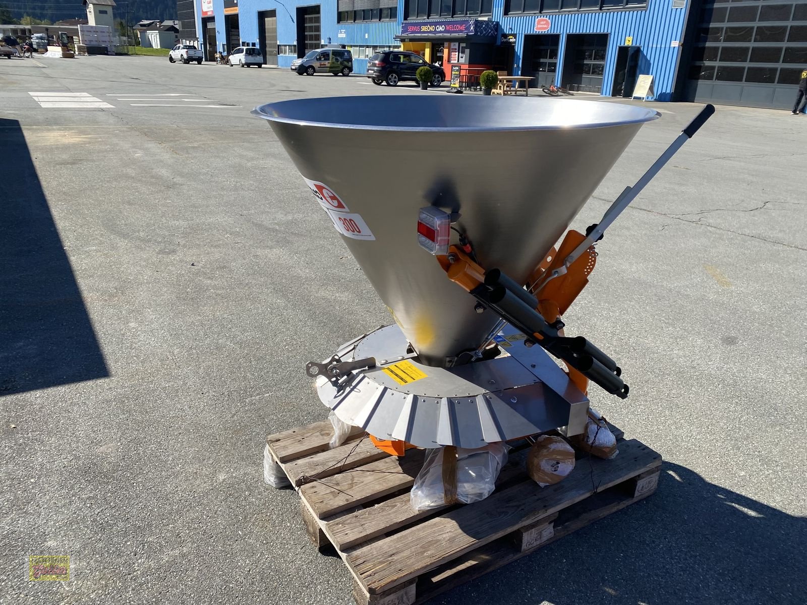 Sandstreuer & Salzstreuer des Typs Sonstige Cosmo P Pro 300 Tellerstreuer aus Edelstahl, Neumaschine in Kötschach (Bild 11)