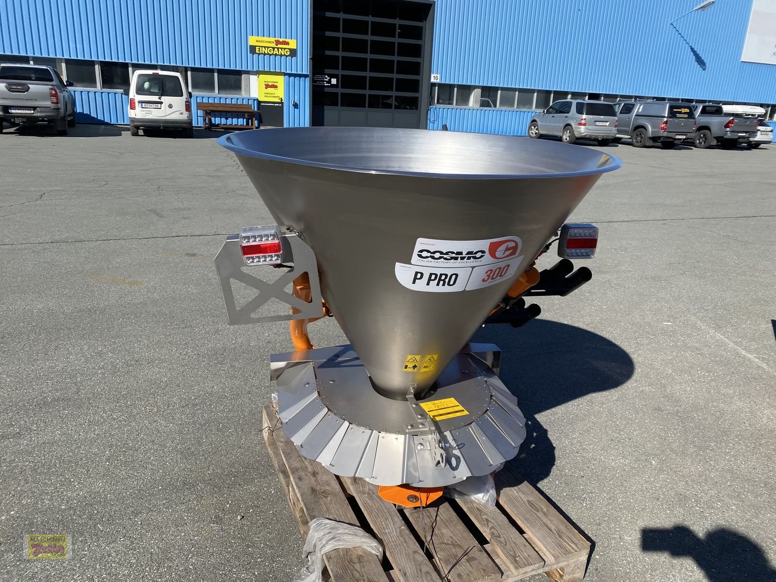 Sandstreuer & Salzstreuer des Typs Sonstige Cosmo P Pro 300 Tellerstreuer aus Edelstahl, Neumaschine in Kötschach (Bild 15)