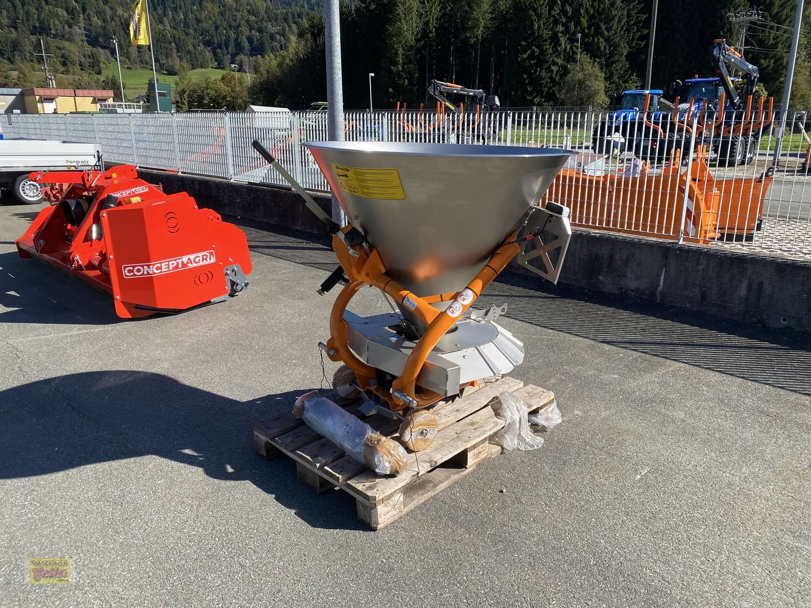 Sandstreuer & Salzstreuer des Typs Sonstige Cosmo P Pro 300 Tellerstreuer aus Edelstahl, Neumaschine in Kötschach (Bild 4)