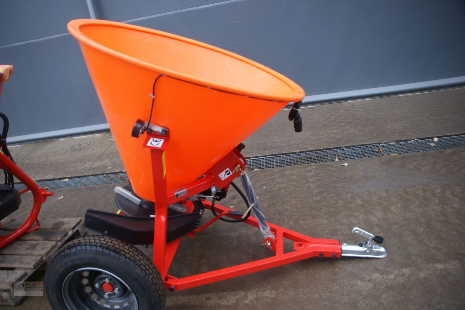 Sandstreuer & Salzstreuer des Typs Sonstige Dexwal Salz und Splitstreuer 200-400 lt-NEU, Neumaschine in Eberschwang (Bild 24)