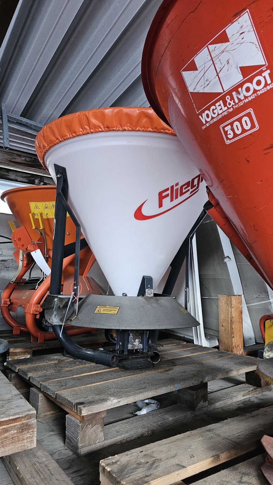 Sandstreuer & Salzstreuer del tipo Sonstige Fliegel universalstreuer, Vorführmaschine en Ried im Oberinntal (Imagen 1)