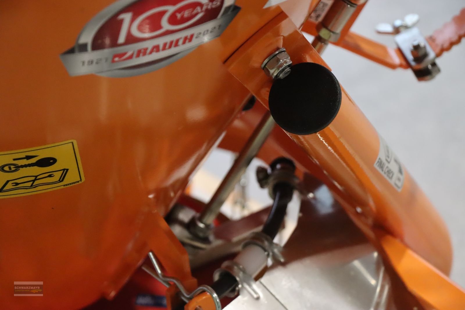 Sandstreuer & Salzstreuer des Typs Sonstige Iseki Schleuderstreuer, Neumaschine in Aurolzmünster (Bild 8)