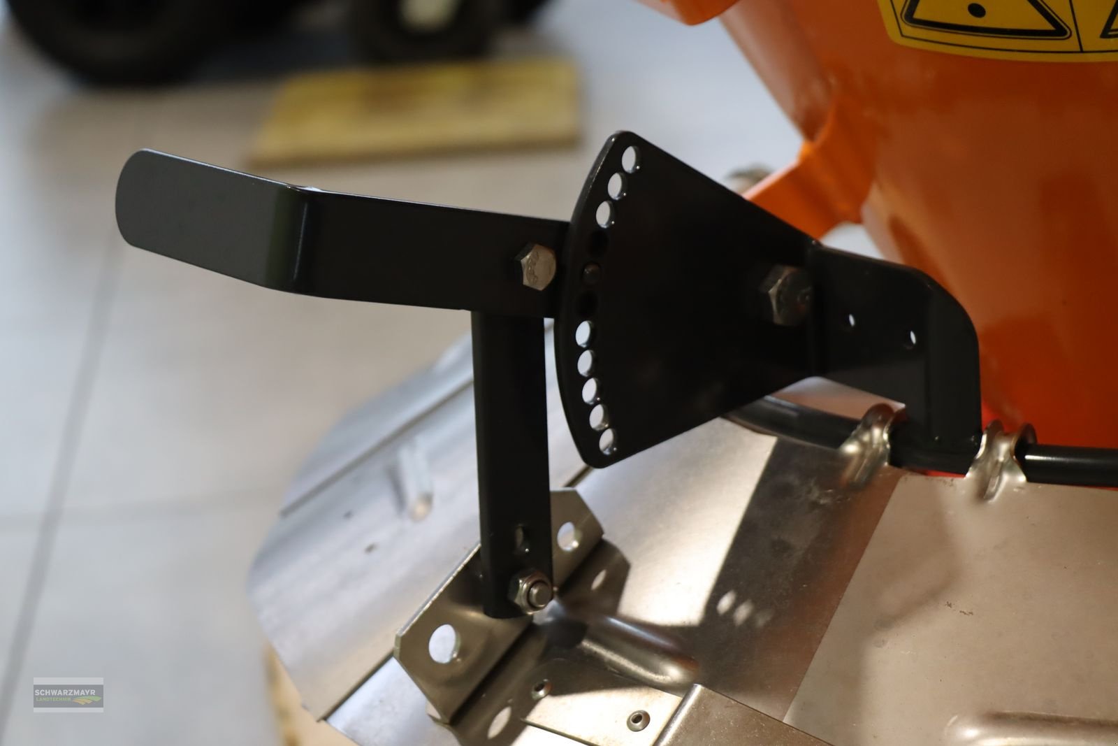 Sandstreuer & Salzstreuer des Typs Sonstige Iseki Schleuderstreuer, Neumaschine in Aurolzmünster (Bild 9)