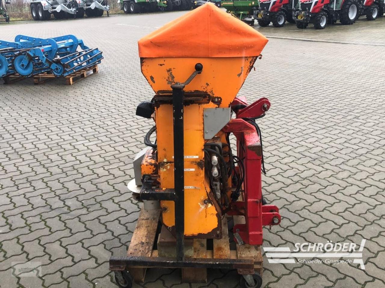 Sandstreuer & Salzstreuer of the type Sonstige KIF KOMBI HECKANBAUSTREUER 300 L, Gebrauchtmaschine in Wildeshausen (Picture 3)